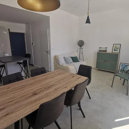 Apartment Neuf Avec Balcon Et Parking, Piscine Au Domaine De La Saviniere - Fr-1-194-306