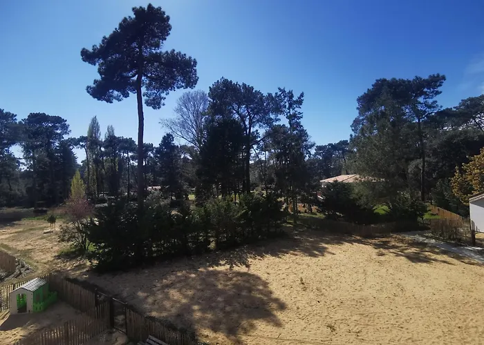 Neuf Avec Balcon Et Parking, Piscine Au Domaine De La Saviniere - Fr-1-194-306 La Tranche-sur-Mer
