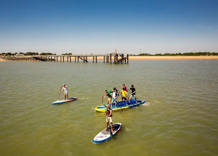Neuf Avec Balcon Et Parking, Piscine Au Domaine De La Saviniere - Fr-1-194-306 Apartment *